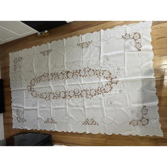 Other - VTG Madeira Style Linen Tablecloth 66x110 Cutwork Floral 4 Napkins Richelieu